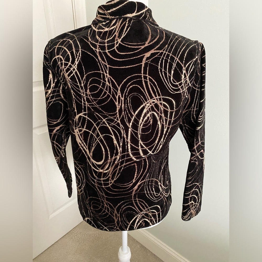 Outstanding And Versatile, This Completely Revers… - image 6